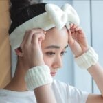 BANDA DE CABELLO CON LAZO Y MUÑEQUERAS