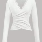 TOP DE PUNTO BLANCO CEÑIDO CON CINTURA FRUNCIDA DE ENCAJE